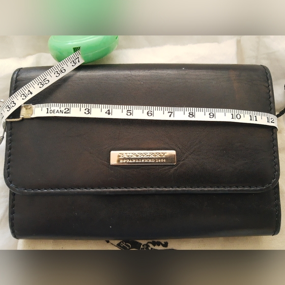 New-Authentic-Burberry LEATHER wallet w/ Signature Gold Tone Hardware-front snap - Picture 5 of 14